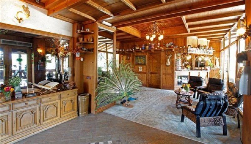 The Hunter'S Lodge Kamnik Skopje Interior photo