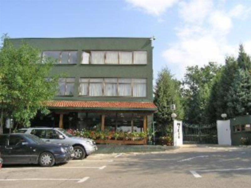 The Hunter'S Lodge Kamnik Skopje Exterior photo