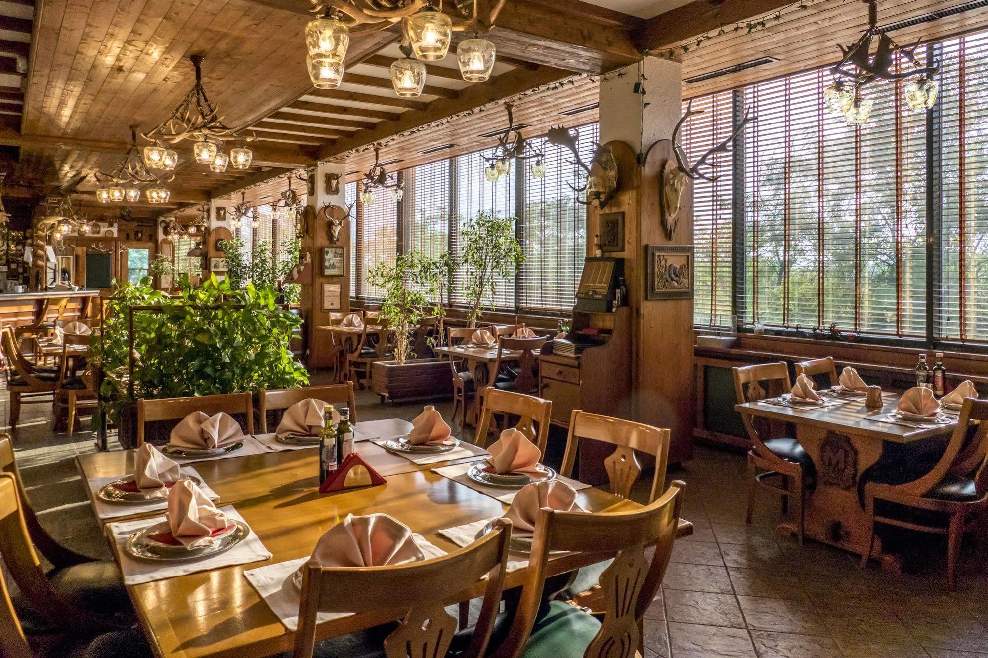 The Hunter'S Lodge Kamnik Skopje Exterior photo